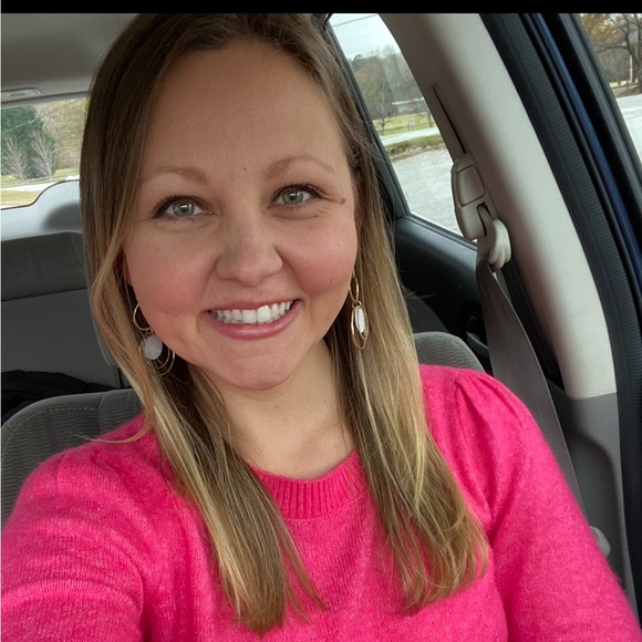 Meet your Posher, Julianna - Picture 1 of 2